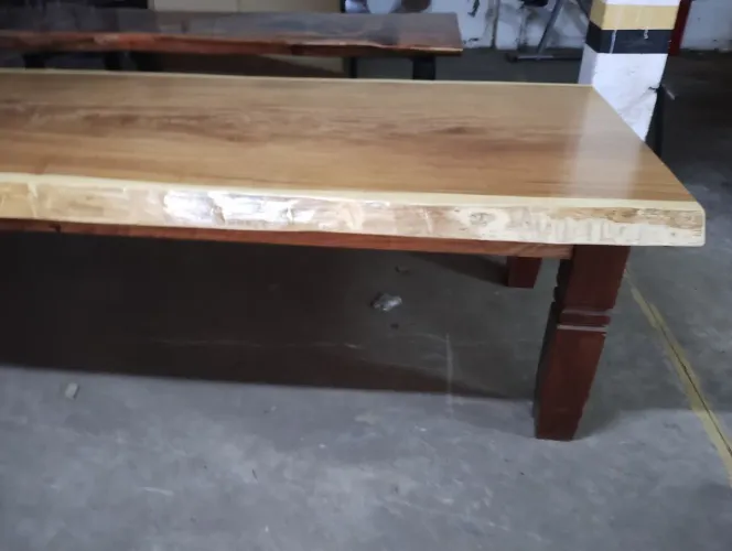 Mesa de garapeira e base de madeira,a pronta entrega.10 vezes sem juros aproy.