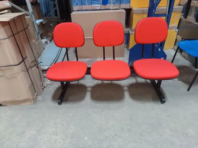 Vendo cadeiras longarinas de 3 lugares.( Novas )Lê a Descrição