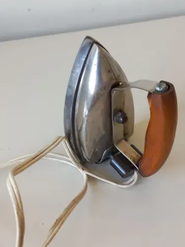 Mini Ferro roupa elétrico vintage 