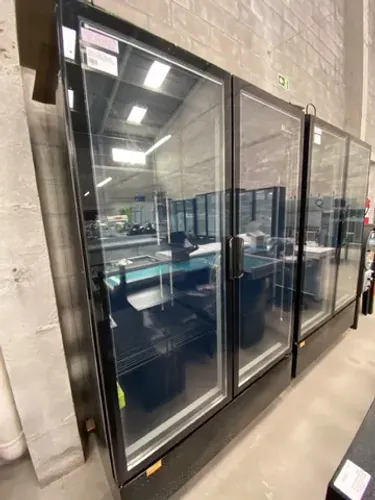 REFRIGERADOR - 1200L COM PORTA DE VIDRO INTERIOR PRETO DUPLO TOTAL BLACK RF-018 -FRILUX