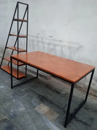 Mesa de jantar estilo industrial 