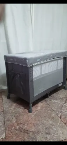 Berço portátil para bebê com mosquiteiro Burigotto
