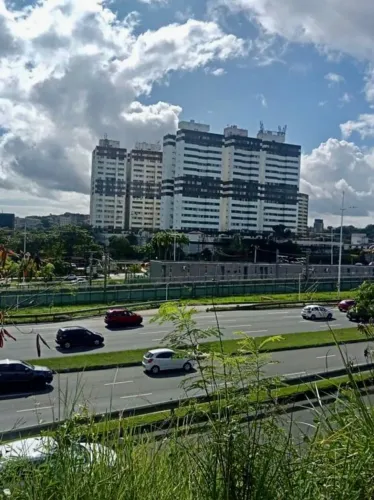 Alugo quartos individuais para moças com as taxas inclusas no Imbuí/Paralela