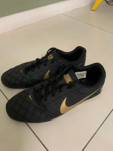 Chuteira Nike Society