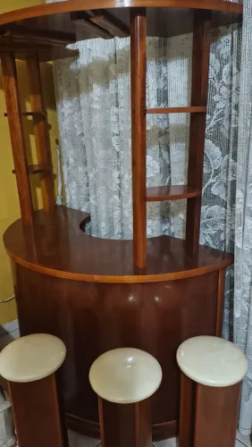 Bar em Mogno Macisso com 3 banquetas