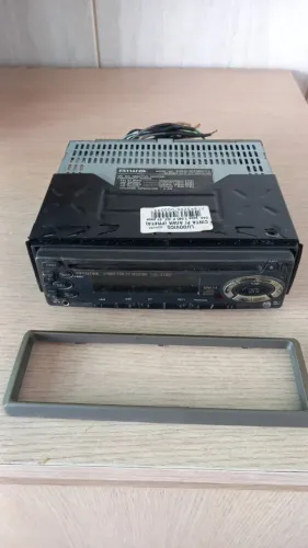 Rádio automotivo Aiwa usado.