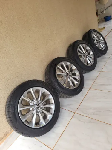 Vendo Jogo de Rodas e Pneus aro16 Corolla Gli 2026