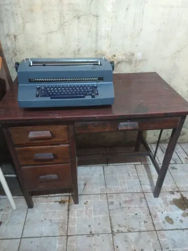 Máquina de Escrever Antiga - Colecionador