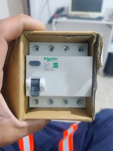 iDr schneider e bhs 100 cada trifásico novos cada