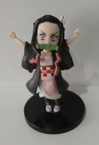 BONECO MINIATURA DEMON SLAYER NEZUKO KAMADO COLADA NA BASE