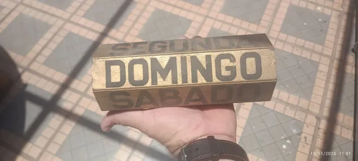 Calendário de relógio antigo