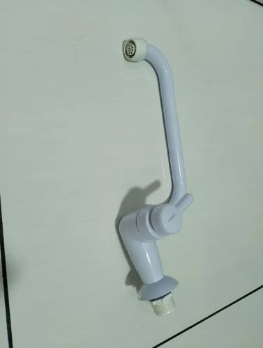 Torneira de parede cozinha, bica móvel Lorenzetti.