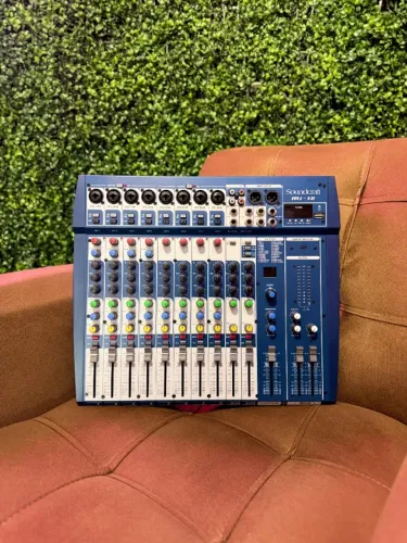 Mesa Analógica Soundcraft MI-12 com 12 Canais