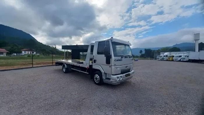 Ford cargo 815 plataforma guincho 2010