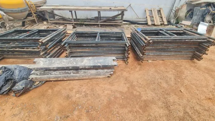 VENDO ANDAIMES, PLATAFORMAS E BETONEIRA (CSM MAX PRO 400 L)