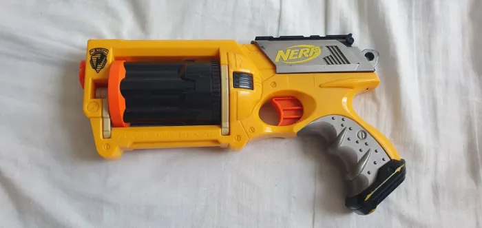 Nerf Maverick Rev-5 - Pistola de brinquedo