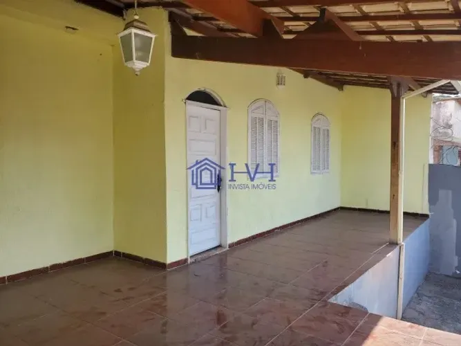 Casa com 3 lojas Jardim dos Comerciários Venda