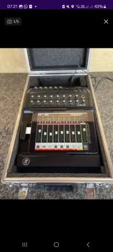 Mesa de Som Digital Mackie DL1608 com Case