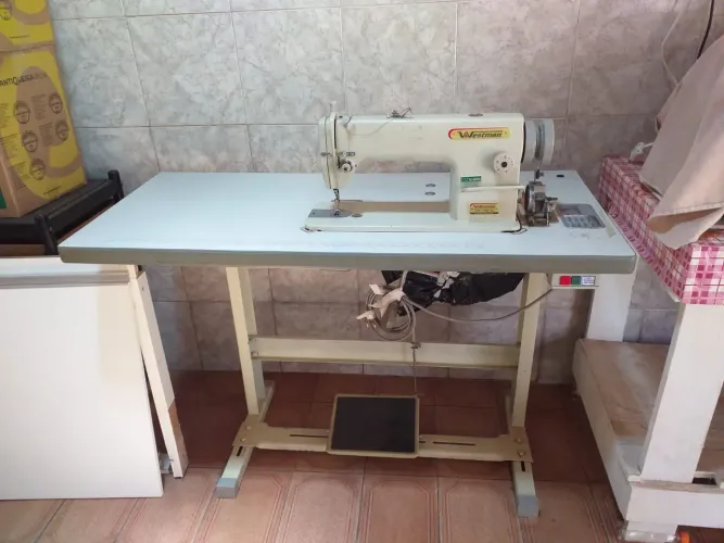 Máquina de costura reta industrial