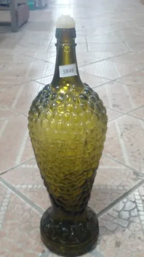 GARRAFA DE VINHO CACHO DE UVA