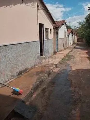 OPORTUNIDADE PARA INVESTIDORES - Terreno com 8 Imóveis no Bairro Cintra, Montes Claros/MG