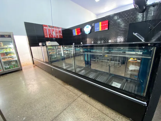 Balcão açougue Refrimate Com Porta Gancheira 2 e 3 metros - Novo