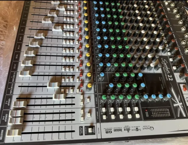 Mesa de Som Signature 22 Canais ( Soundcraft) - Usada, Excelente Estado