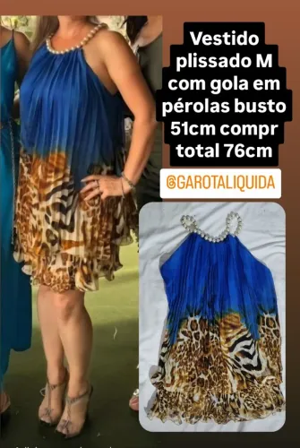 Vestido plissado M com gola em pérolas