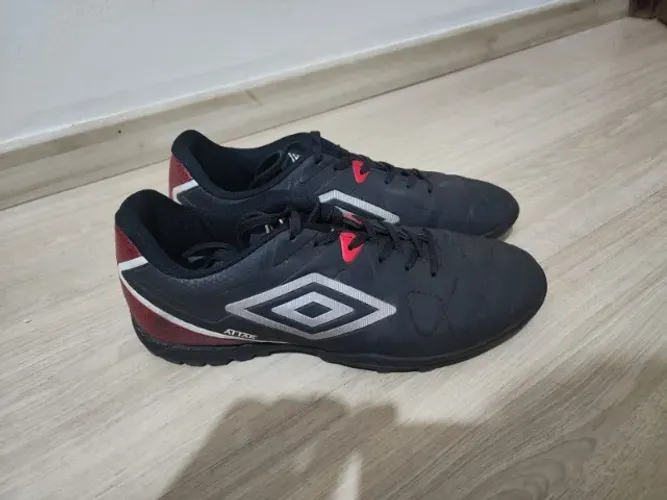 Chuteria Umbro Society Attak