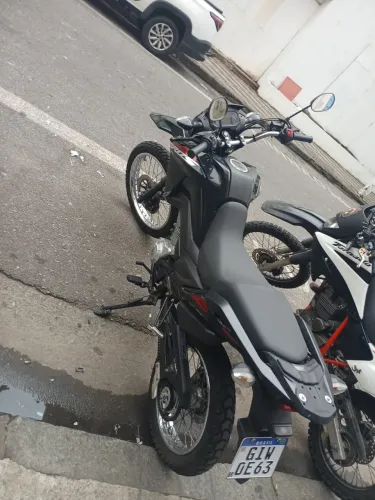 Bros muito nova pouco rodada apenas 7 mil km roupa carenagem atualizada para 2025 ?