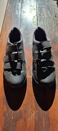 Sapatilhas Esportivas com Fechamento em Velcro