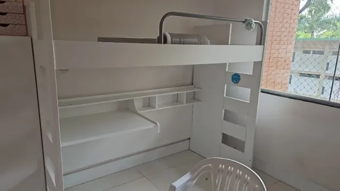 Cama Alta com Escrivaninha (Sem Colchão) - Retira na SQN 408 Bloco B - Modelo Etna