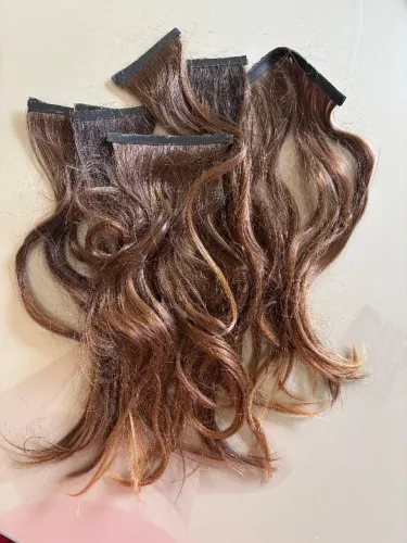 Cabelo verdadeiro.