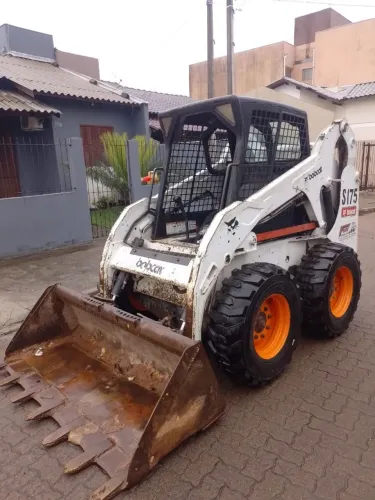 Míni pá carregadeira Bob cat mod S175