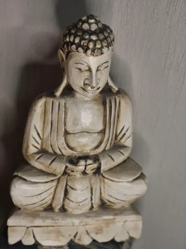 Buda madeira maciça  importada Indonésia 