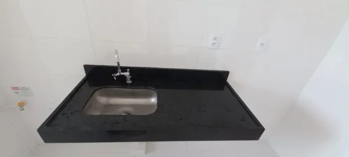 Pia em granito São Gabriel - semi-novo - com cuba inox