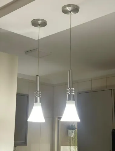 Duas Luminárias pendentes