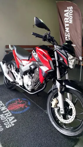 Vende-se CB250 Twister top Financiamos
