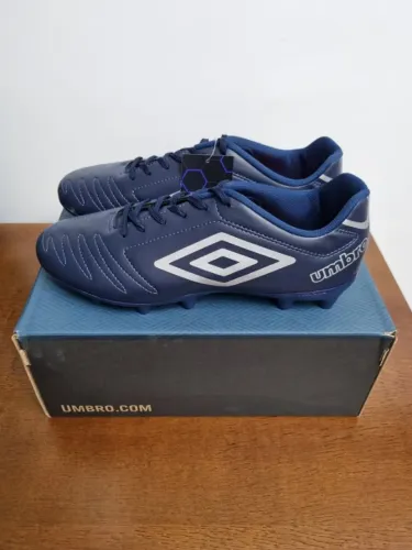 Chuteira Campo Umbro Class - Número 43 - Nova