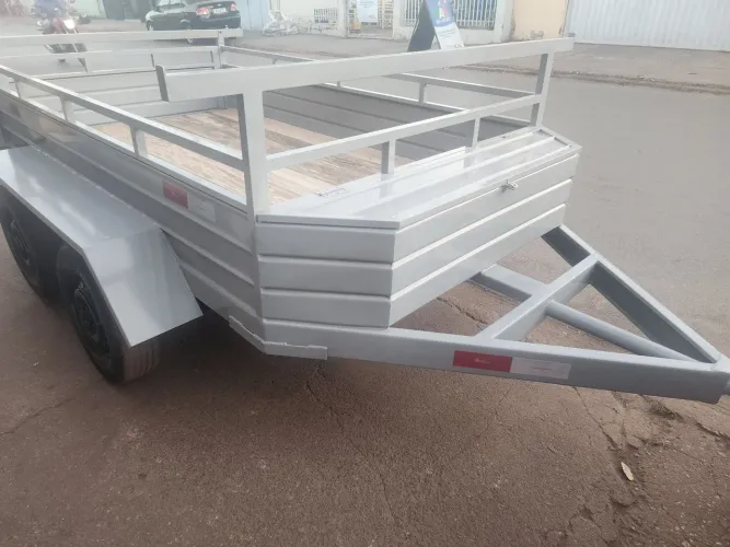 Carretinha trucada 1.5 por 2.5 nova. Leia todo anúncio