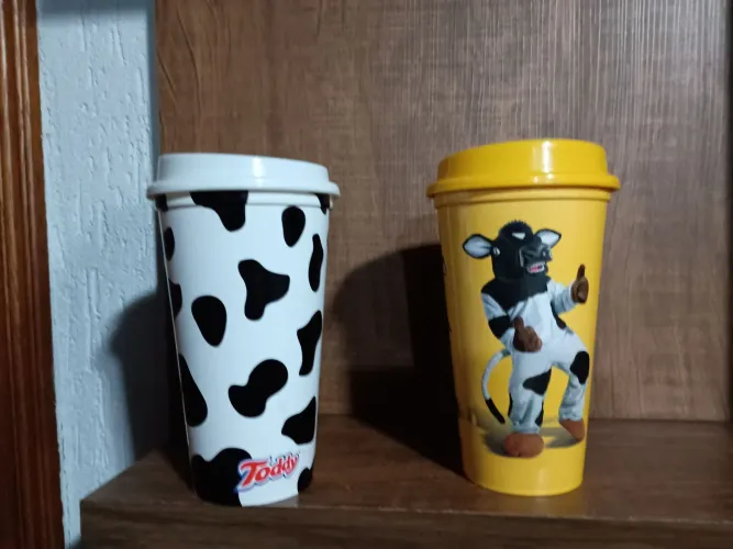 2 copos promocionais Toddy usados na condição