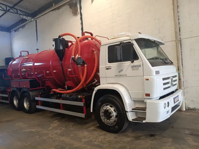 Caminhão limpa fossa e hidrojato equipamento novo