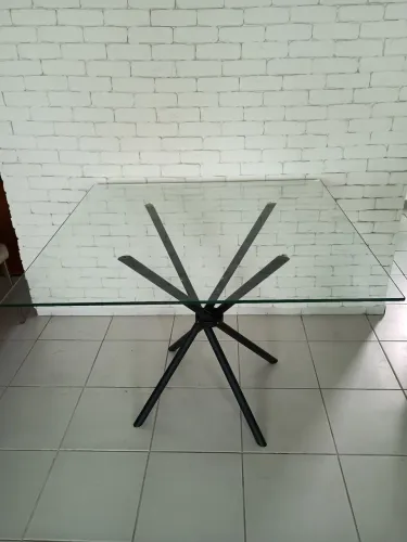 Mesa jantar tampo vidro temperado pés pretos Metalon 1,05 x 1,05
