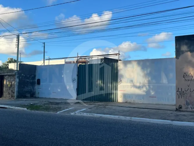 Terreno à venda na Coroa do Meio com 484,50m²
