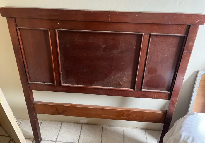 Cama de solteirão antiga