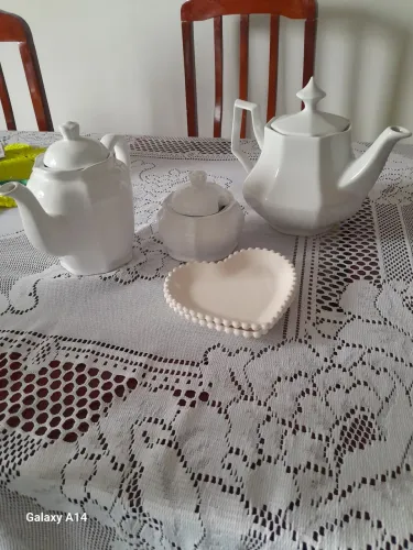 Peças de aparelho de de café brancos