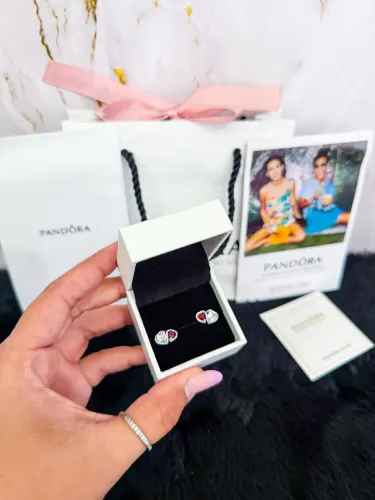 Brinco Pandora dois corações 