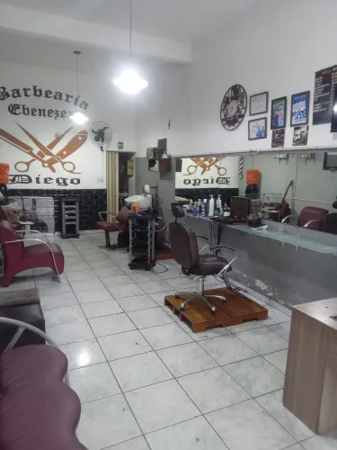 Vendi barbearia com tudo espaço para 4 barbeiro trabalhar