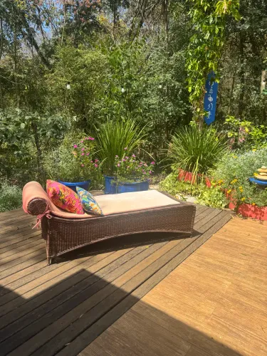 Lingchaise de jardim em ferro e fibra sintética 