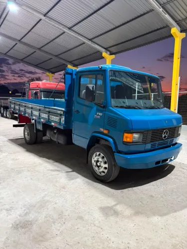 MERCEDES BENZ 710 PLUS 2009